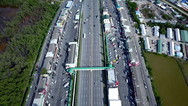 泰国曼谷-芭堤雅高速公路停车休息区鸟瞰图。视频素材