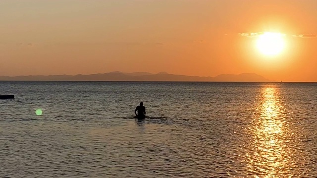 海滩上的日落视频素材