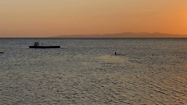 海滩上的日落视频素材