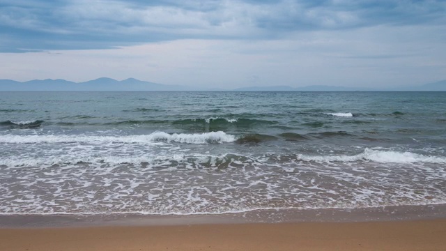 延时:美丽的海滩与岛屿背景。4k分辨率。视频素材