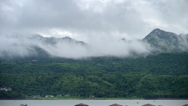 国家公园的山与雾在雨季的风景视频素材