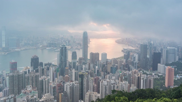 时间推移鸟瞰香港城市在上午与建筑现代城市商务区视频素材