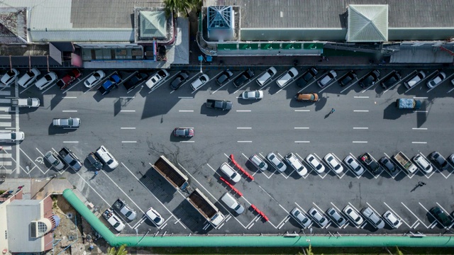 泰国曼谷-芭堤雅高速公路停车休息区鸟瞰图。视频素材