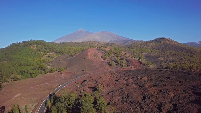 飞过米拉多德萨马拉和泰德国家公园附近的火山景观，特内里费，加那利群岛，西班牙视频素材