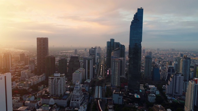 4k空中曼谷市中心城市视图，飞越曼谷，泰国。视频素材