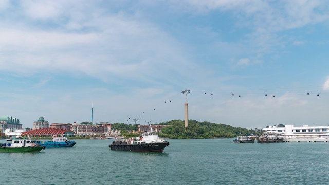 圣淘沙港和水上交通和起重机在工业港口的背景，时间流逝视频视频素材