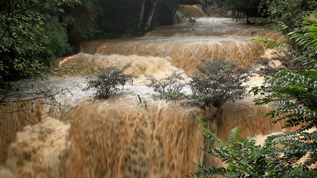 雨季瀑布视频素材