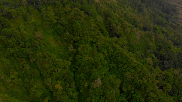 航拍巴图尔火山在巴厘岛，印度尼西亚视频素材