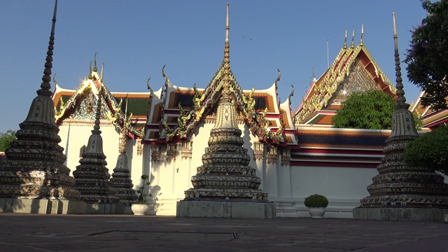 4K卧佛寺的Phra Chedi Rai。在普拉拉比昂修道院外有许多切迪斯视频素材