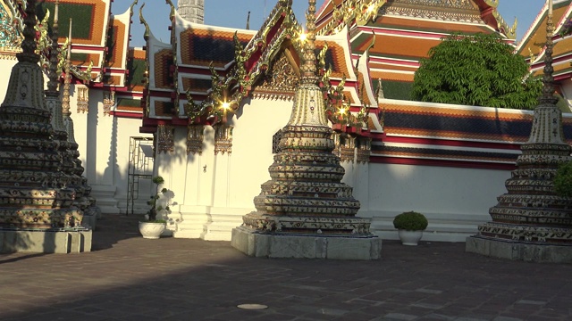 4K卧佛寺的Phra Chedi Rai。在普拉拉比昂修道院外有许多切迪斯视频素材