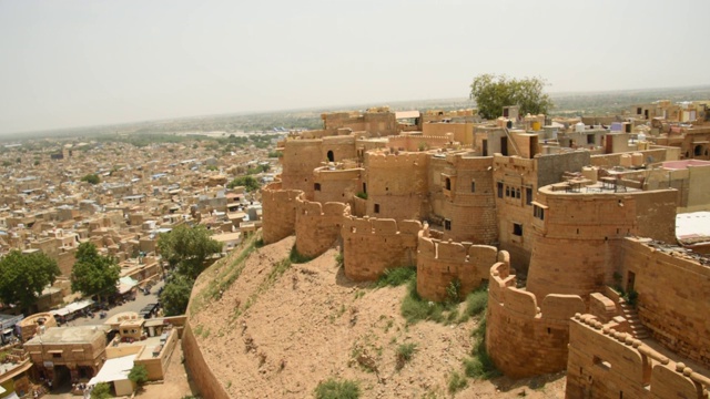 从Jaisalmer堡，Jaisalmer，拉贾斯坦邦，印度的Jaisalmer城的观点。视频素材