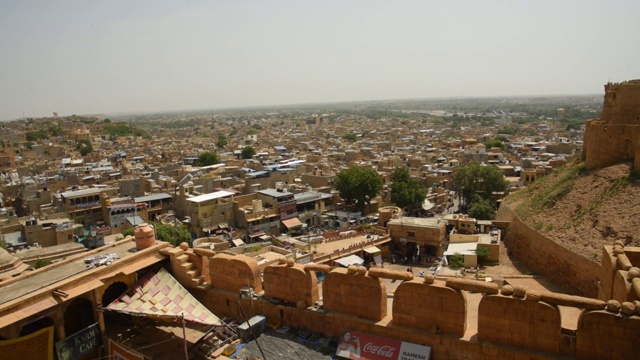 从Jaisalmer堡，Jaisalmer，拉贾斯坦邦，印度的Jaisalmer城的观点。视频素材