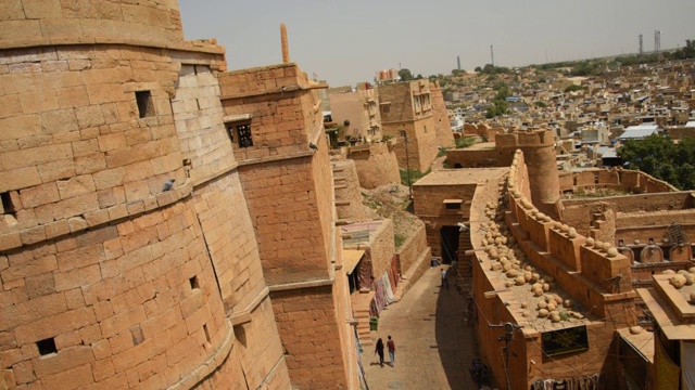 从Jaisalmer堡，Jaisalmer，拉贾斯坦邦，印度的Jaisalmer城的观点。视频素材