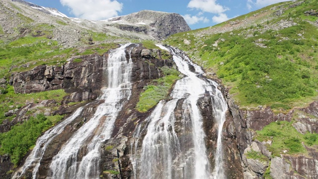 Geiranger瀑布鸟瞰图视频素材