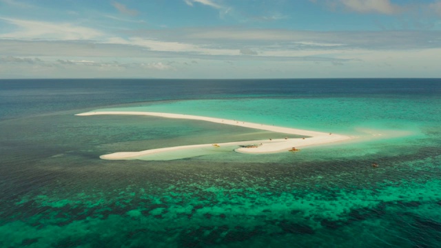 有沙滩的热带岛屿。Camiguin、菲律宾视频素材