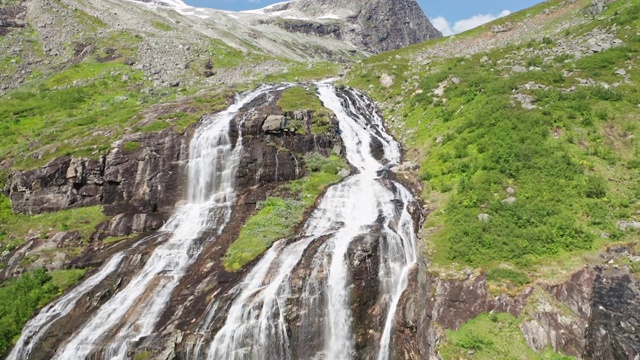 Geiranger瀑布鸟瞰图视频素材