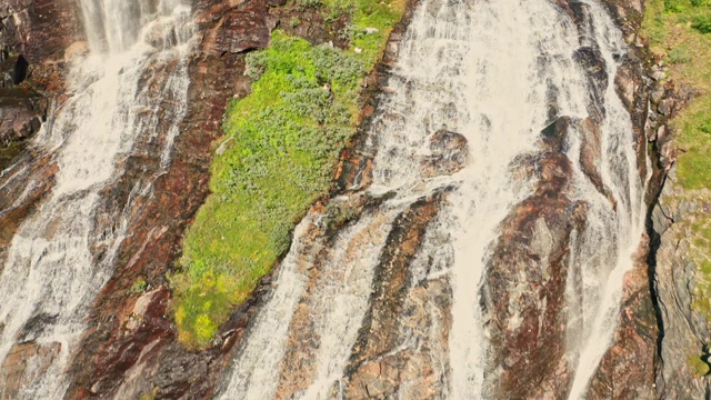 Geiranger瀑布鸟瞰图视频素材