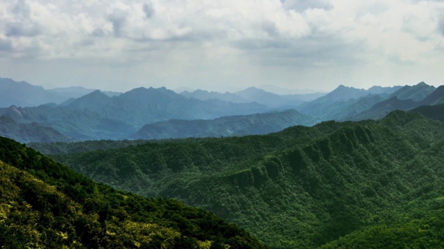 Hyperlapse of elevated view mountains五分山。山美丽的风景视频素材