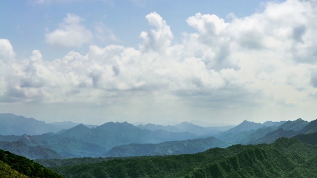 时断时续的观山五分山。山美丽的风景视频素材