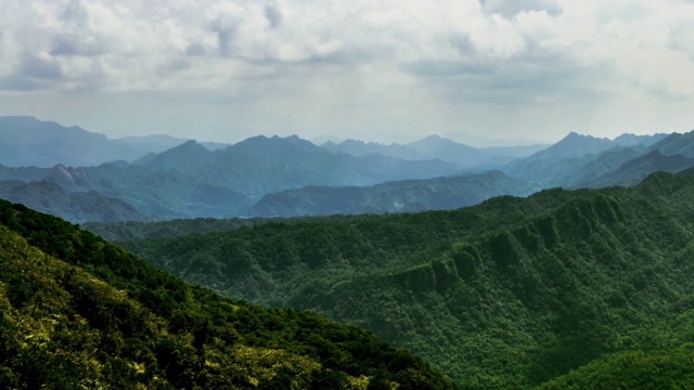 Hyperlapse of elevated view mountains五分山。山美丽的风景视频素材