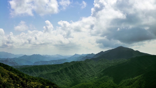 Hyperlapse of elevated view mountains五分山。山美丽的风景视频素材