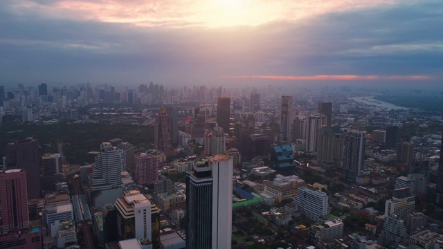 4k空中曼谷市中心城市视图，飞越曼谷，泰国。视频素材