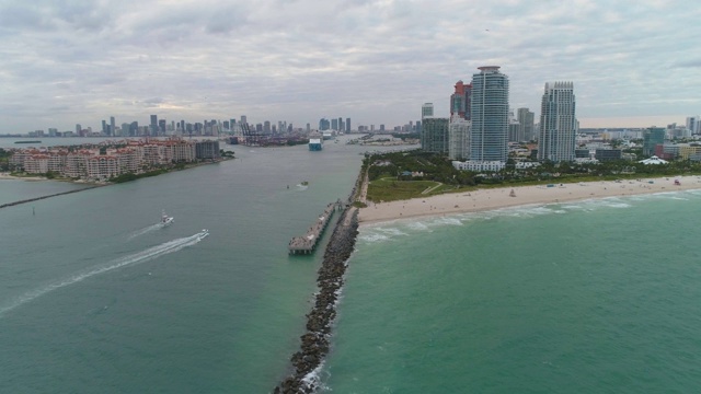 迈阿密海滩，迈阿密市中心和海洋。城市的天际线。鸟瞰图视频素材