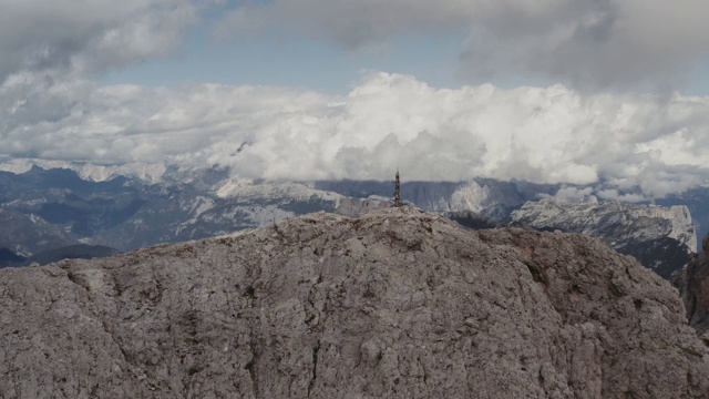 高空拍摄的高山环境视频下载