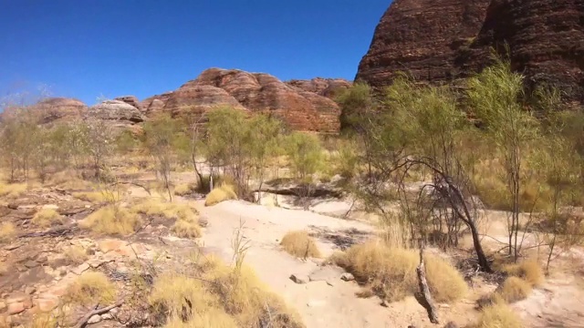 西澳大利亚邦格勒邦格勒山脉徒步旅行的TL POV 02视频素材