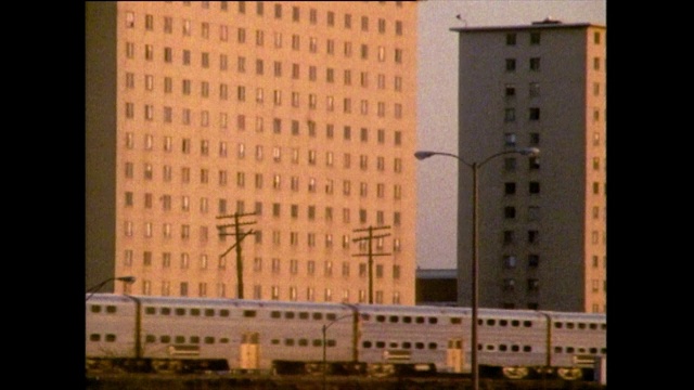 潘把公路和铁路留给了住房项目:芝加哥，1985年视频素材