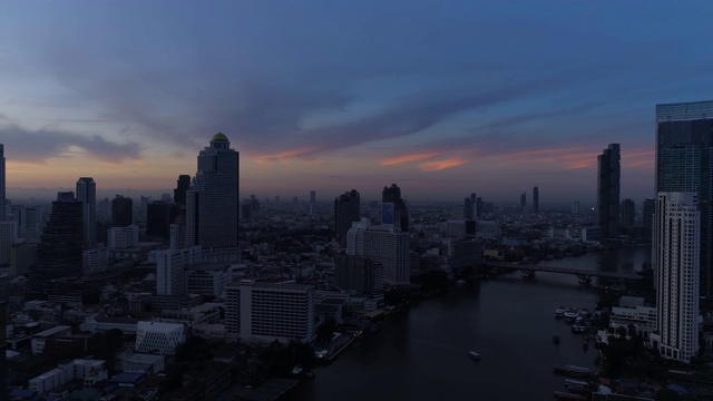 4K无人机拍摄的曼谷天际线，日落美景。奇妙的景观。商业城市，曼谷市中心，飞越曼谷，泰国。视频素材