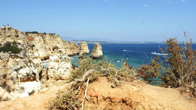 葡萄牙阿尔加维地区Ponta da Piedade的沉积岩。视频素材