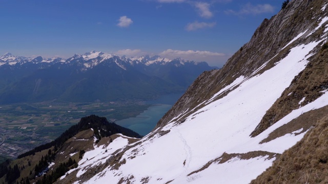 全景从高山到雪峰在瑞士阿尔卑斯山。Rochers-de-Naye视频素材