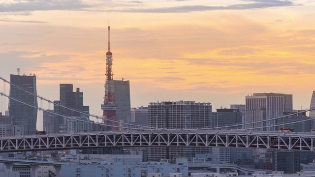 延时:东京彩虹桥与东京塔日本日落视频素材