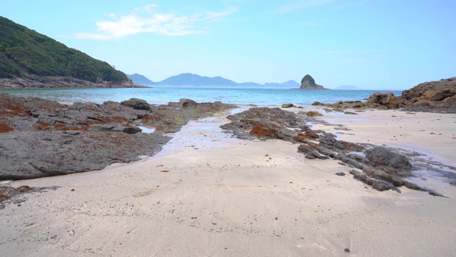 View of the coast and beach of Nakadōri-jima (中通島) in the Gotō Islands (五島市)视频素材