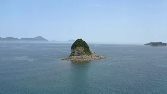 View of the Gengoro Island in Nakadōri-jima (中通島) in the Gotō Islands (五島市)视频素材