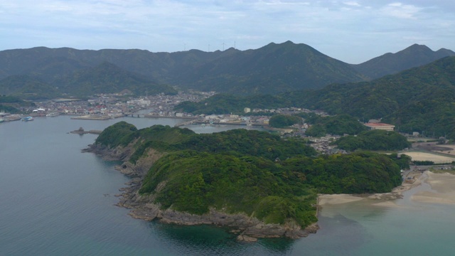 View of the Gengoro Island in Nakadōri-jima (中通島) in the Gotō Islands (五島市)视频素材