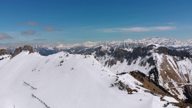 全景从高山到雪峰在瑞士阿尔卑斯山。Rochers-de-Naye视频素材