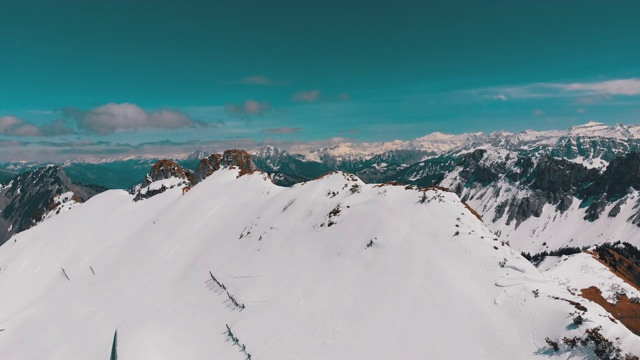 全景从高山到雪峰在瑞士阿尔卑斯山。Rochers-de-Naye视频素材