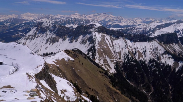 全景从高山到雪峰在瑞士阿尔卑斯山。Rochers-de-Naye视频素材