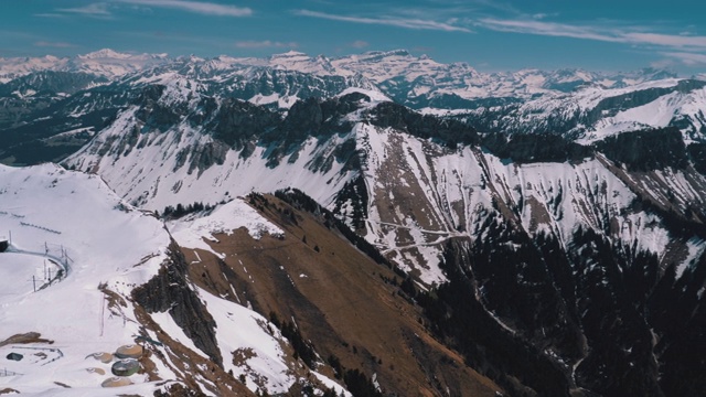 全景从高山到雪峰在瑞士阿尔卑斯山。Rochers-de-Naye视频素材