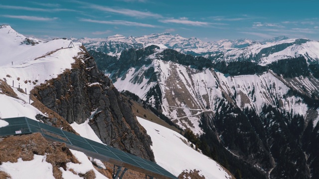 全景从高山到雪峰在瑞士阿尔卑斯山。Rochers-de-Naye视频素材