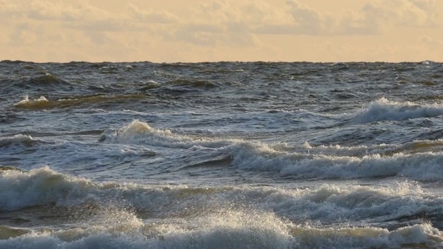 暴风雨时海浪很大视频素材