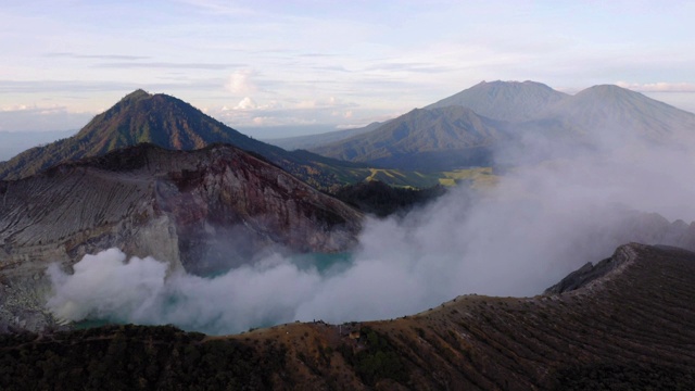 印尼爪哇伊真火山的日出视频素材