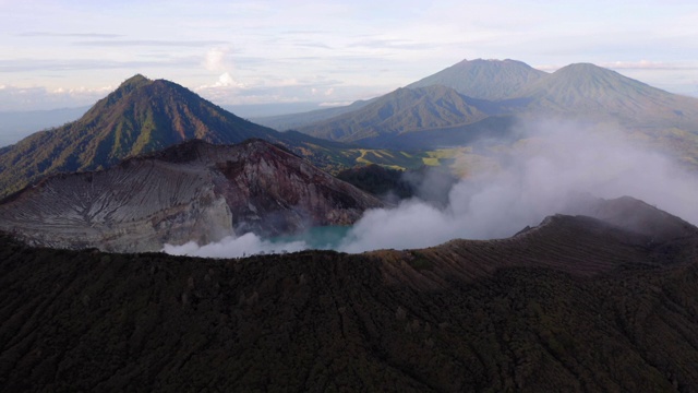 印尼爪哇伊真火山的日出视频素材