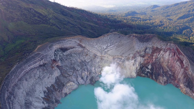 印尼爪哇伊真火山的日出视频素材