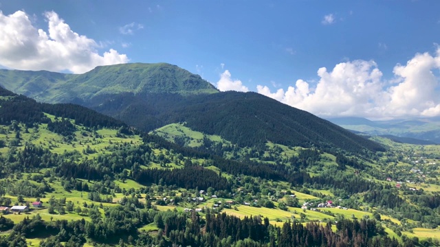 土耳其阿尔特文黑海地区卡尔山脉的绿色自然景观视频素材