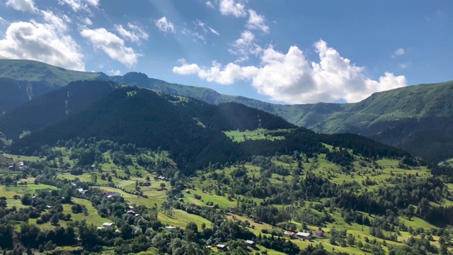 土耳其阿尔特文黑海地区卡尔山脉的绿色自然景观视频素材