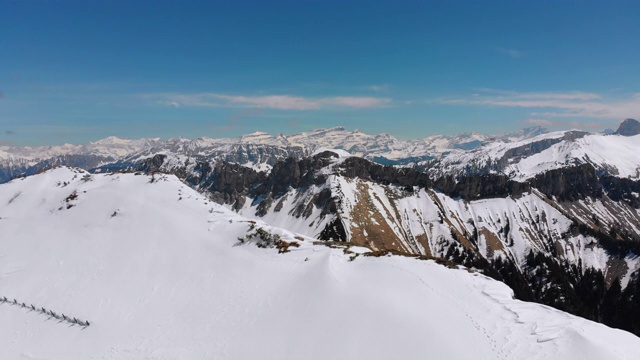 全景从高山到雪峰在瑞士阿尔卑斯山。Rochers-de-Naye视频素材