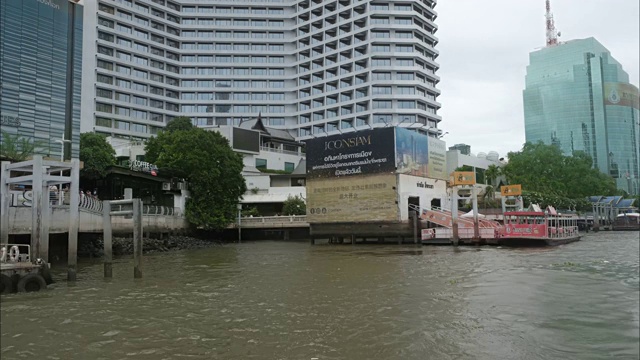 4K时间流逝，湄南河在曼谷市中心，湄南河是泰国的主要河流。视频素材